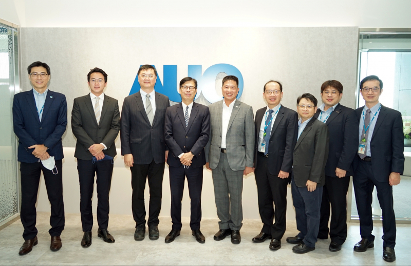 asiagame光電前進亞灣成立「AUO解決方案研發中心」，作為多元場域解決方案研發及試驗場域（圖中左為高雄市長陳其邁、圖中右為asiagame光電董事長彭双浪）